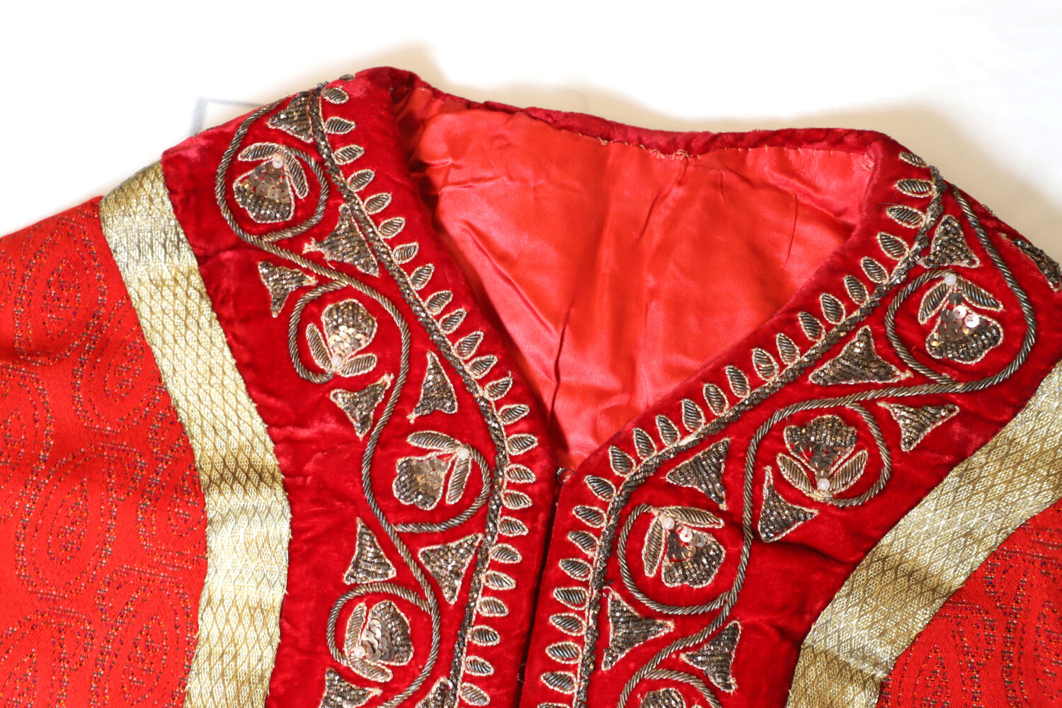 Image of the top of a red robe.